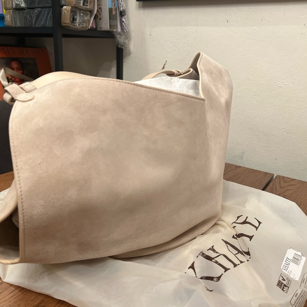 THE MEDIUM LOTUS TOTE in Grey Suede